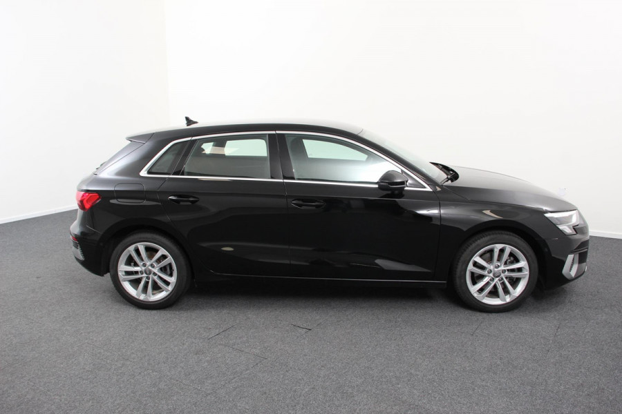 Audi A3 Sportback 35 TFSI 150pk S-Tronic / Automaat Business Edition Audi A3 Sportback 35 TFSI 150pk S -Tronic Business Edition *** Nieuw Model *** | Navigatie | Climate control | Cruise control Adaptive | DAB | Digitale Cockpit | Lichtmetalen velgen | Parkeer sensoren | Stoelverwarming