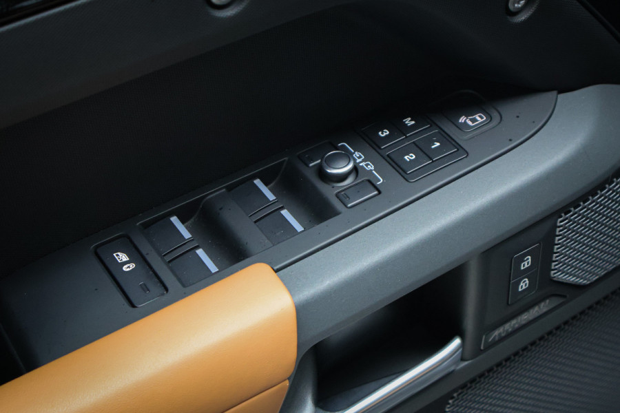 Land Rover Defender 110 P400e 110 X URBAN STOELVERWARMING & VERKOELING | ADAPTIVE | TREKHAAK | STUURVERWARMING | URBAN | SFEERVERLICHTING |
