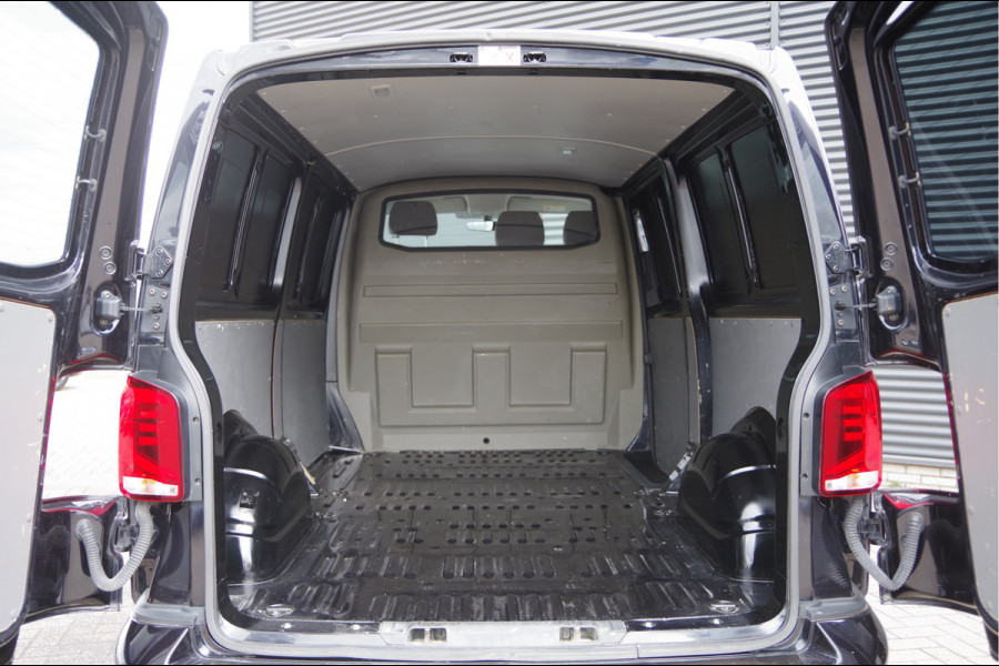 Volkswagen Transporter 2.0 TDI L2 BULLI, 3-ZITS, 150PK AUT. LED, ADAPT. CRUISE, TREKHAAK, APPLE CARPLAY, NAVI, AIRCO, PARKEERSENSOREN, NL AUTO, NAP