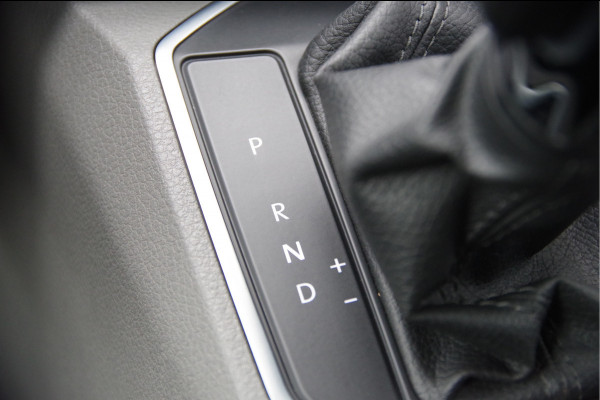 Volkswagen Transporter 2.0 TDI L2 BULLI, 3-ZITS, 150PK AUT. LED, ADAPT. CRUISE, TREKHAAK, APPLE CARPLAY, NAVI, AIRCO, PARKEERSENSOREN, NL AUTO, NAP