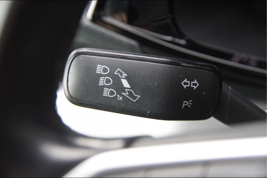 Volkswagen Transporter 2.0 TDI L2 BULLI, 3-ZITS, 150PK AUT. LED, ADAPT. CRUISE, TREKHAAK, APPLE CARPLAY, NAVI, AIRCO, PARKEERSENSOREN, NL AUTO, NAP