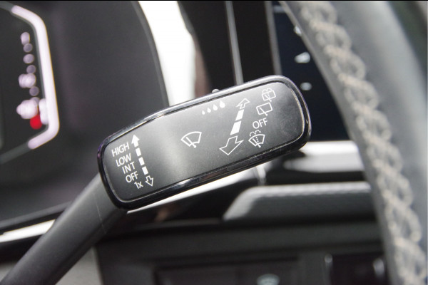 Volkswagen Transporter 2.0 TDI L2 BULLI, 3-ZITS, 150PK AUT. LED, ADAPT. CRUISE, TREKHAAK, APPLE CARPLAY, NAVI, AIRCO, PARKEERSENSOREN, NL AUTO, NAP