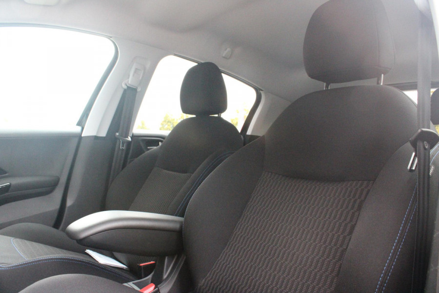 Peugeot 208 1.2 110PK AUTOMAAT SIGNATURE | NAVIGATIE | APPLE CARPLAY/ANDROID AUTO | PARKEERSENSOREN | DAB+ RADIO | LICHTMETALEN VELGEN | GETINTE RUITEN | CLIMATE CONTROL | CRUISE CONTROL |