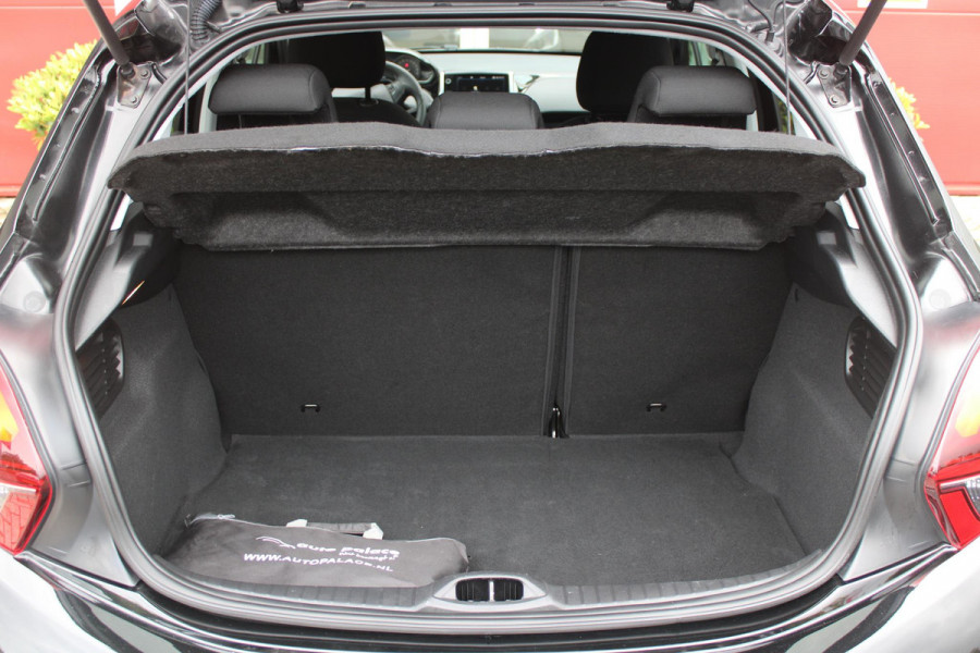 Peugeot 208 1.2 110PK AUTOMAAT SIGNATURE | NAVIGATIE | APPLE CARPLAY/ANDROID AUTO | PARKEERSENSOREN | DAB+ RADIO | LICHTMETALEN VELGEN | GETINTE RUITEN | CLIMATE CONTROL | CRUISE CONTROL |