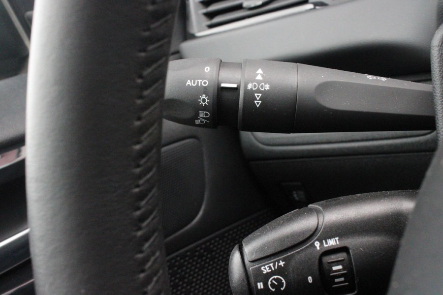 Peugeot 208 1.2 110PK AUTOMAAT SIGNATURE | NAVIGATIE | APPLE CARPLAY/ANDROID AUTO | PARKEERSENSOREN | DAB+ RADIO | LICHTMETALEN VELGEN | GETINTE RUITEN | CLIMATE CONTROL | CRUISE CONTROL |