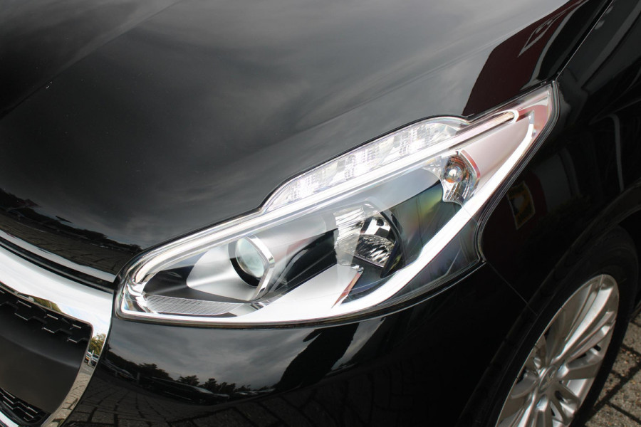 Peugeot 208 1.2 110PK AUTOMAAT SIGNATURE | NAVIGATIE | APPLE CARPLAY/ANDROID AUTO | PARKEERSENSOREN | DAB+ RADIO | LICHTMETALEN VELGEN | GETINTE RUITEN | CLIMATE CONTROL | CRUISE CONTROL |