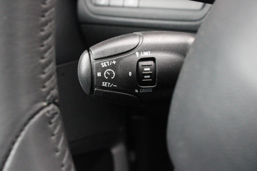 Peugeot 208 1.2 110PK AUTOMAAT SIGNATURE | NAVIGATIE | APPLE CARPLAY/ANDROID AUTO | PARKEERSENSOREN | DAB+ RADIO | LICHTMETALEN VELGEN | GETINTE RUITEN | CLIMATE CONTROL | CRUISE CONTROL |
