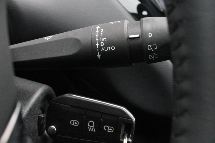 Peugeot 208 1.2 110PK AUTOMAAT SIGNATURE | NAVIGATIE | APPLE CARPLAY/ANDROID AUTO | PARKEERSENSOREN | DAB+ RADIO | LICHTMETALEN VELGEN | GETINTE RUITEN | CLIMATE CONTROL | CRUISE CONTROL |