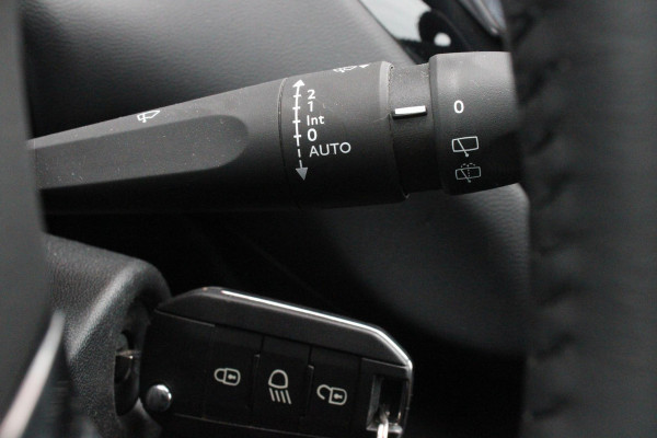 Peugeot 208 1.2 110PK AUTOMAAT SIGNATURE | NAVIGATIE | APPLE CARPLAY/ANDROID AUTO | PARKEERSENSOREN | DAB+ RADIO | LICHTMETALEN VELGEN | GETINTE RUITEN | CLIMATE CONTROL | CRUISE CONTROL |