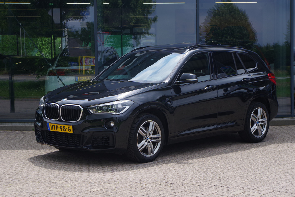 BMW X1 sDrive18i M-Sport High Executive 140 PK Automaat, Panoramadak, LED Koplampen , Leder bekleding. BMW X1 sDrive18i M-Sport High Executive 140 PK Automaat, Panoramadak, LED Koplampen , Leder bekleding.