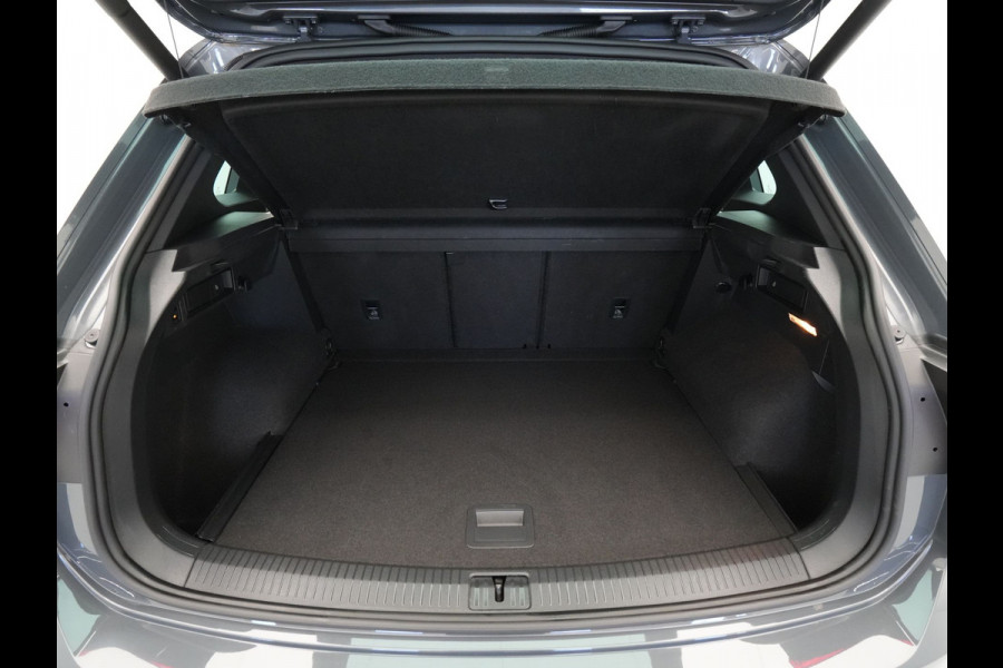 Volkswagen Tiguan 1.5 TSI 150pk DSG R-Line Business+ Navigatie Wegkl. trekhaak Acc Elek. kofferklep 245