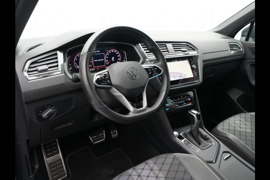 Volkswagen Tiguan 1.5 TSI 150pk DSG R-Line Business+ Navigatie Wegkl. trekhaak Acc Elek. kofferklep 245