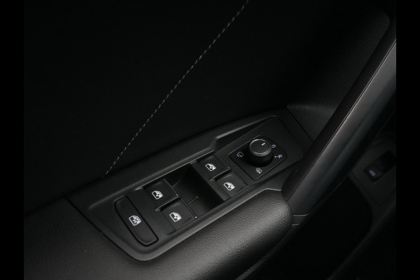 Volkswagen Tiguan 1.5 TSI 150pk DSG R-Line Business+ Navigatie Wegkl. trekhaak Acc Elek. kofferklep 245