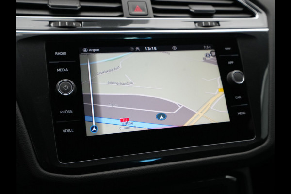 Volkswagen Tiguan 1.5 TSI 150pk DSG R-Line Business+ Navigatie Wegkl. trekhaak Acc Elek. kofferklep 245