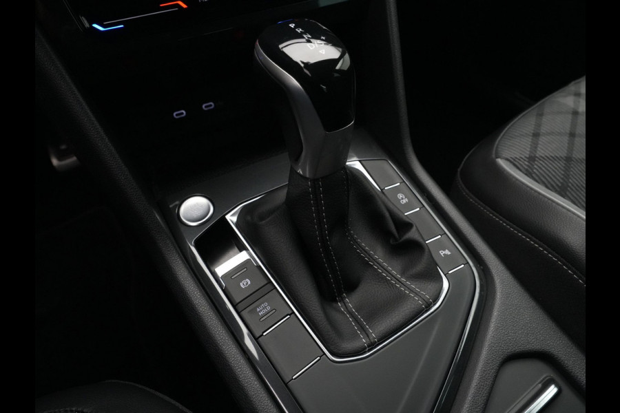 Volkswagen Tiguan 1.5 TSI 150pk DSG R-Line Business+ Navigatie Wegkl. trekhaak Acc Elek. kofferklep 245