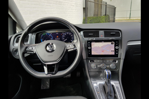 Volkswagen e-Golf Automaat 136pk | Navigatie | Climate Control | Virtuele Cockpit | Camera | Keyless | Stoelverwarming | Parkeer Sensoren | Cruise Control Adaptive | Lichtmetalen velgen 17"