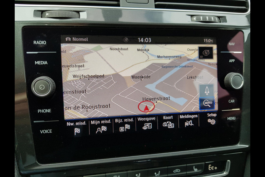 Volkswagen e-Golf Automaat 136pk | Navigatie | Climate Control | Virtuele Cockpit | Camera | Keyless | Stoelverwarming | Parkeer Sensoren | Cruise Control Adaptive | Lichtmetalen velgen 17"