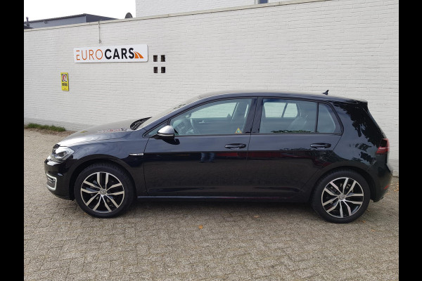 Volkswagen e-Golf Automaat 136pk | Navigatie | Climate Control | Virtuele Cockpit | Camera | Keyless | Stoelverwarming | Parkeer Sensoren | Cruise Control Adaptive | Lichtmetalen velgen 17"