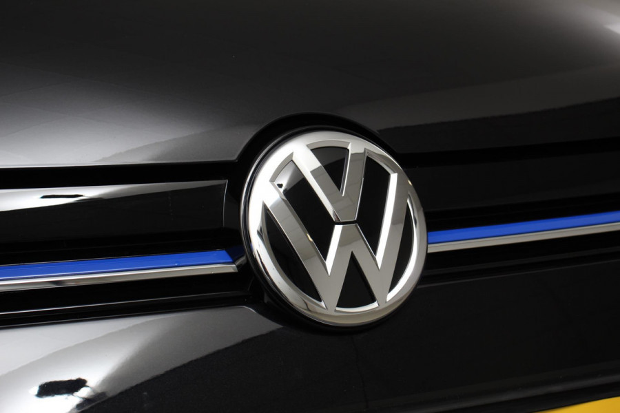 Volkswagen e-Golf Automaat 136pk | Navigatie | Climate Control | Virtuele Cockpit | Camera | Keyless | Stoelverwarming | Parkeer Sensoren | Cruise Control Adaptive | Lichtmetalen velgen 17"
