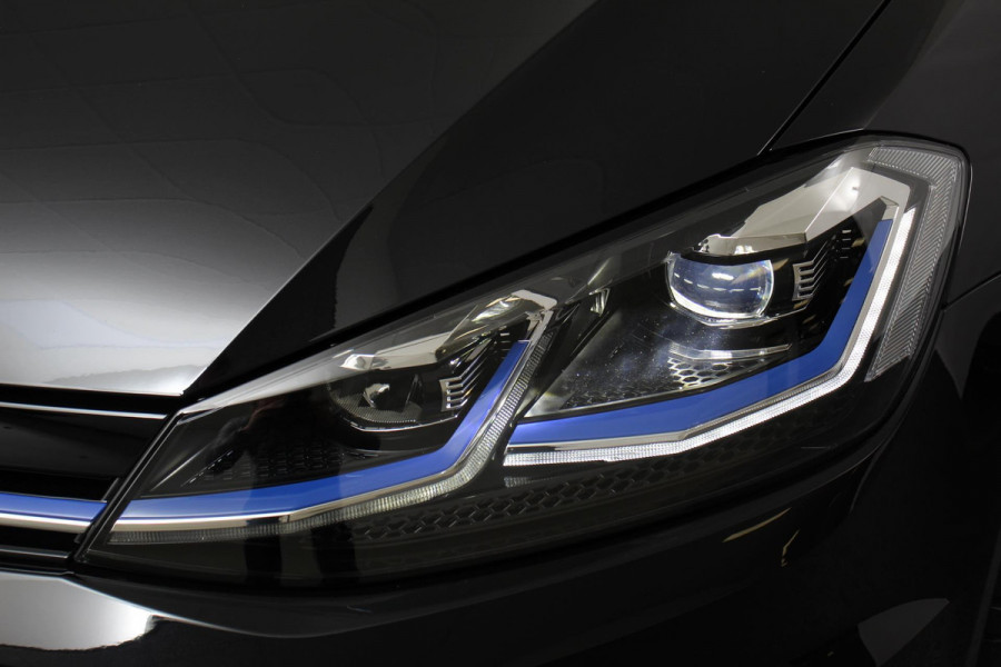 Volkswagen e-Golf Automaat 136pk | Navigatie | Climate Control | Virtuele Cockpit | Camera | Keyless | Stoelverwarming | Parkeer Sensoren | Cruise Control Adaptive | Lichtmetalen velgen 17"
