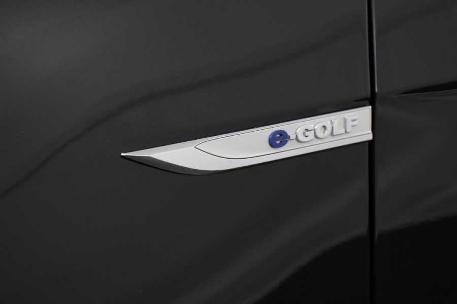 Volkswagen e-Golf Automaat 136pk | Navigatie | Climate Control | Virtuele Cockpit | Camera | Keyless | Stoelverwarming | Parkeer Sensoren | Cruise Control Adaptive | Lichtmetalen velgen 17"