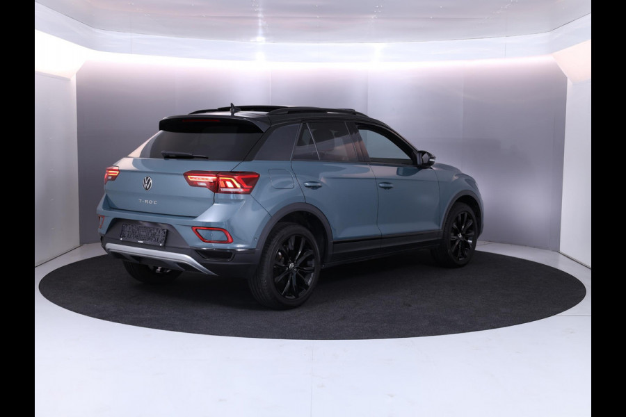 Volkswagen T-Roc 1.5 TSI Style 150 pk Automaat (DSG) | Verlengde garantie | Panoramadak | Parkeersensoren (Park assist) | Stoelverwarming | Black Style pakket |