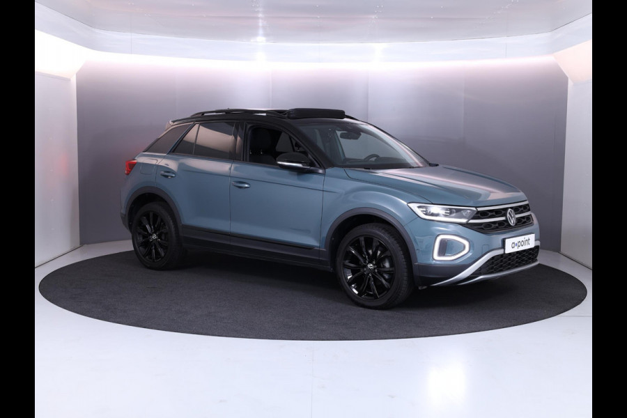 Volkswagen T-Roc 1.5 TSI Style 150 pk Automaat (DSG) | Verlengde garantie | Panoramadak | Parkeersensoren (Park assist) | Stoelverwarming | Black Style pakket |