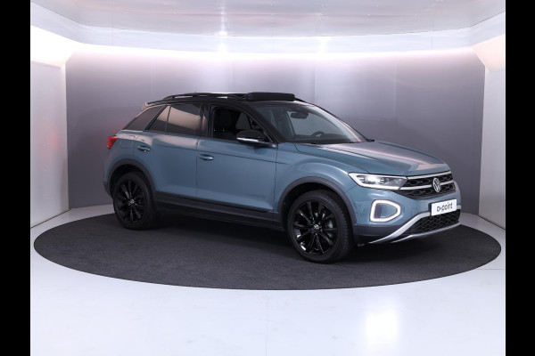 Volkswagen T-Roc 1.5 TSI Style 150 pk Automaat (DSG) | Verlengde garantie | Panoramadak | Parkeersensoren (Park assist) | Stoelverwarming | Black Style pakket |