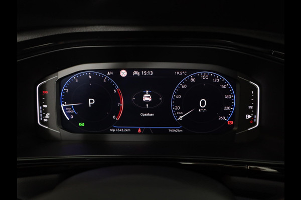 Volkswagen T-Roc 1.5 TSI Style 150 pk Automaat (DSG) | Verlengde garantie | Panoramadak | Parkeersensoren (Park assist) | Stoelverwarming | Black Style pakket |