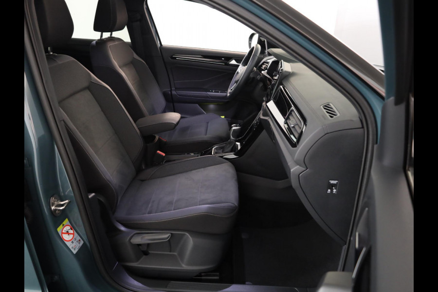 Volkswagen T-Roc 1.5 TSI Style 150 pk Automaat (DSG) | Verlengde garantie | Panoramadak | Parkeersensoren (Park assist) | Stoelverwarming | Black Style pakket |
