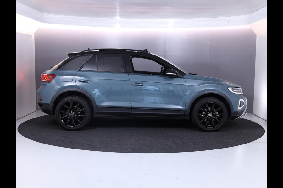 Volkswagen T-Roc 1.5 TSI Style 150 pk Automaat (DSG) | Verlengde garantie | Panoramadak | Parkeersensoren (Park assist) | Stoelverwarming | Black Style pakket |