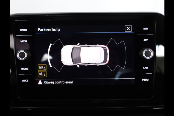 Volkswagen T-Roc 1.5 TSI Style 150 pk Automaat (DSG) | Verlengde garantie | Panoramadak | Parkeersensoren (Park assist) | Stoelverwarming | Black Style pakket |