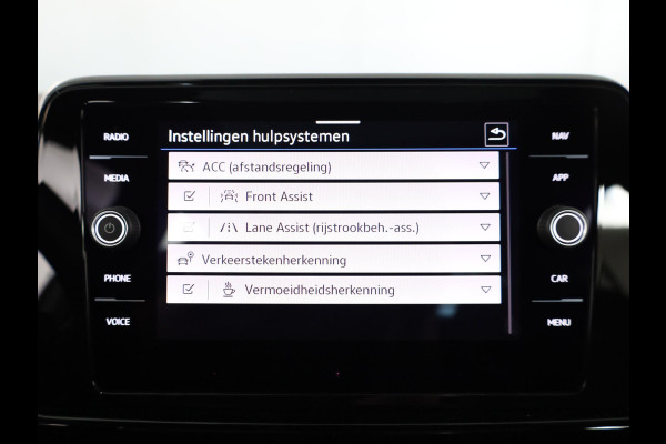 Volkswagen T-Roc 1.5 TSI Style 150 pk Automaat (DSG) | Verlengde garantie | Panoramadak | Parkeersensoren (Park assist) | Stoelverwarming | Black Style pakket |