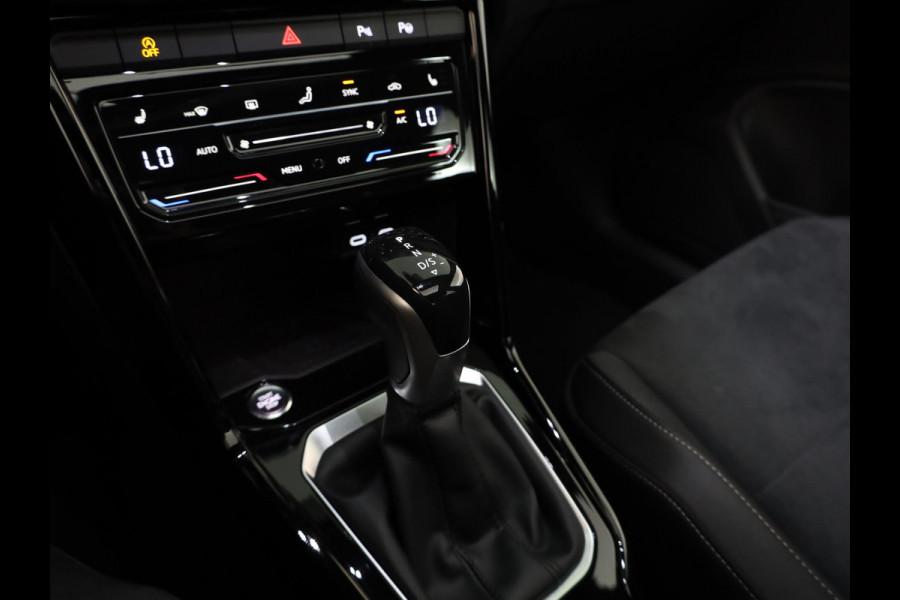 Volkswagen T-Roc 1.5 TSI Style 150 pk Automaat (DSG) | Verlengde garantie | Panoramadak | Parkeersensoren (Park assist) | Stoelverwarming | Black Style pakket |