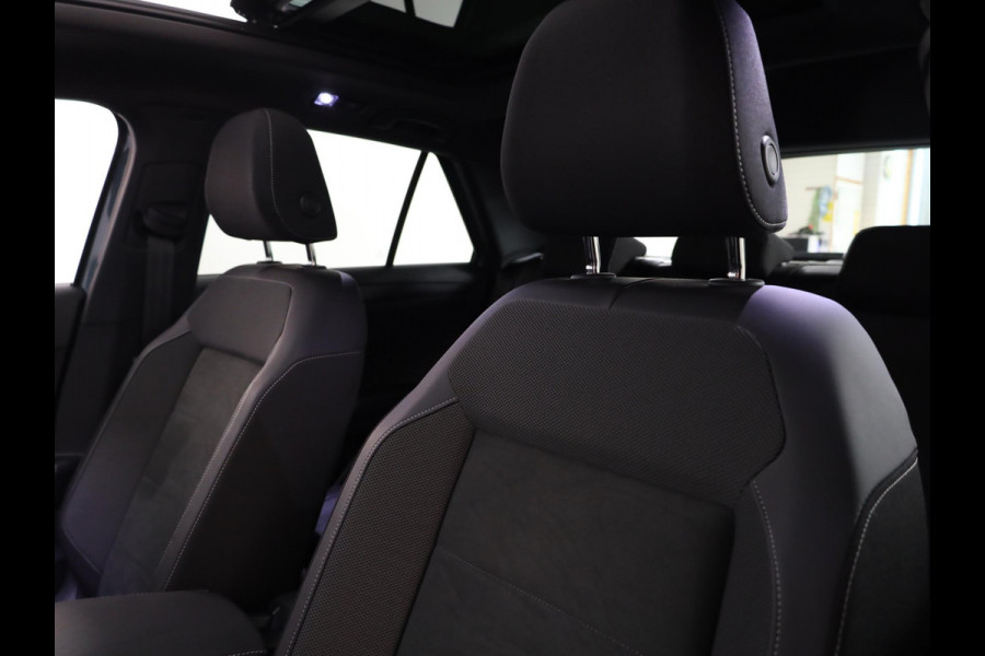 Volkswagen T-Roc 1.5 TSI Style 150 pk Automaat (DSG) | Verlengde garantie | Panoramadak | Parkeersensoren (Park assist) | Stoelverwarming | Black Style pakket |