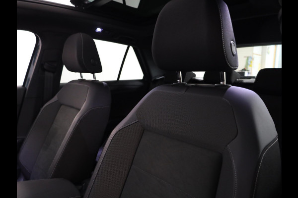 Volkswagen T-Roc 1.5 TSI Style 150 pk Automaat (DSG) | Verlengde garantie | Panoramadak | Parkeersensoren (Park assist) | Stoelverwarming | Black Style pakket |