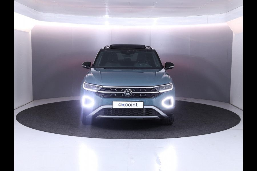 Volkswagen T-Roc 1.5 TSI Style 150 pk Automaat (DSG) | Verlengde garantie | Panoramadak | Parkeersensoren (Park assist) | Stoelverwarming | Black Style pakket |