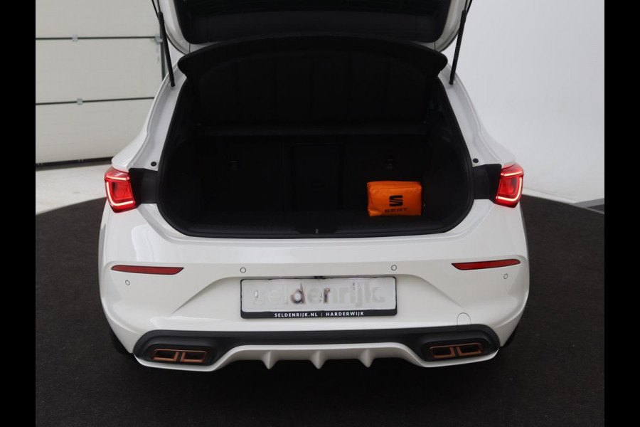 CUPRA Leon 1.4 e-Hybrid VZ | 245pk | Stoel & stuurverwarming | Camera | Navigatie | Sfeerverlichting | Keyless | Full LED | PHEV