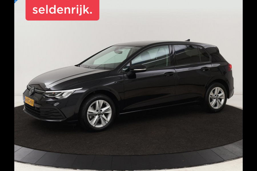 Volkswagen Golf 1.0 TSI Life | Stoel & stuurverwarming | Carplay | Adaptive cruise | Navigatie | Sfeerverlichting | Full LED | Parkeerhulp | Getint glas