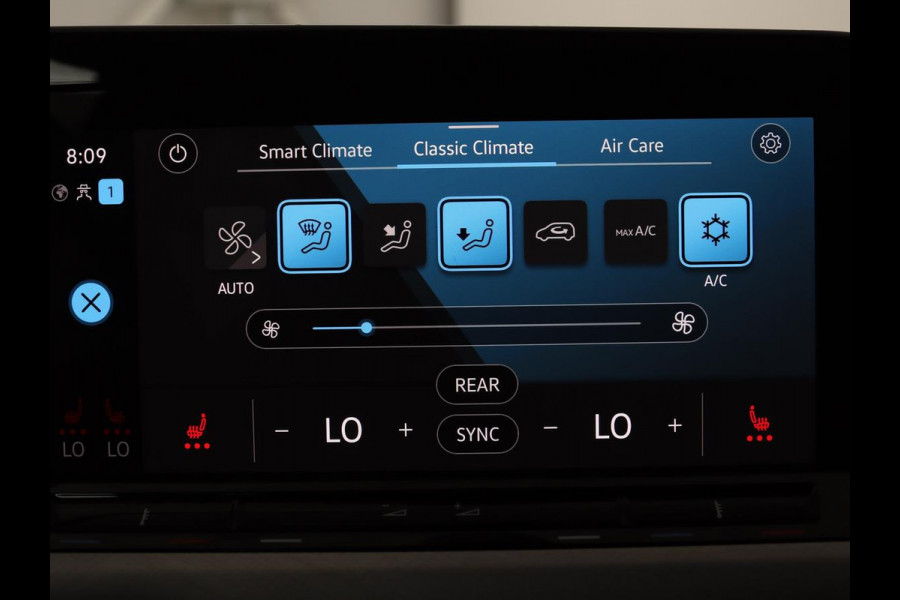 Volkswagen Golf 1.0 TSI Life | Stoel & stuurverwarming | Carplay | Adaptive cruise | Navigatie | Sfeerverlichting | Full LED | Parkeerhulp | Getint glas