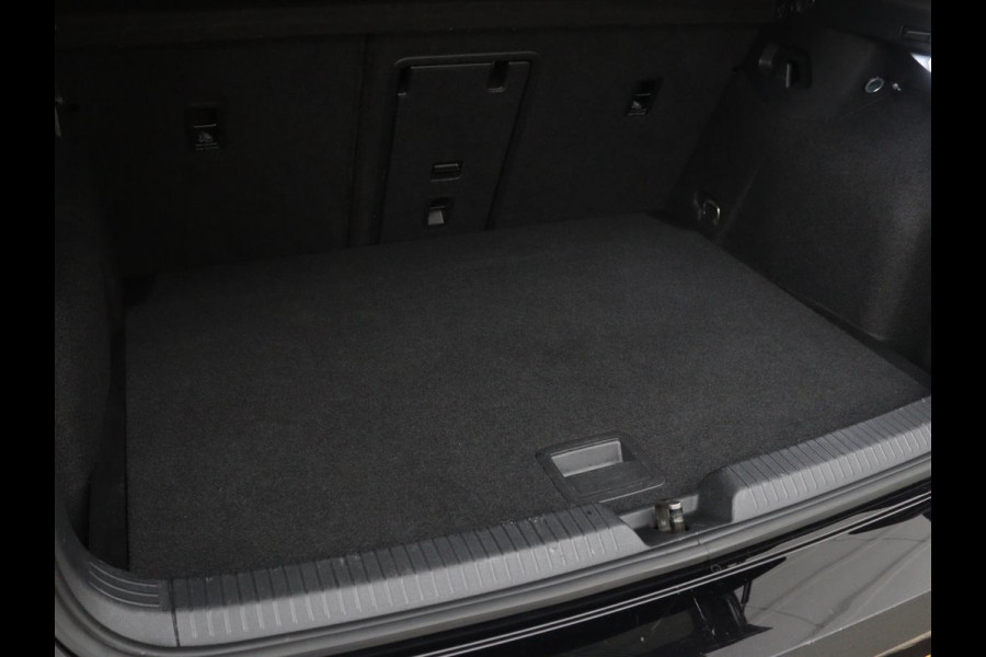 Volkswagen Golf 1.0 TSI Life | Stoel & stuurverwarming | Carplay | Adaptive cruise | Navigatie | Sfeerverlichting | Full LED | Parkeerhulp | Getint glas
