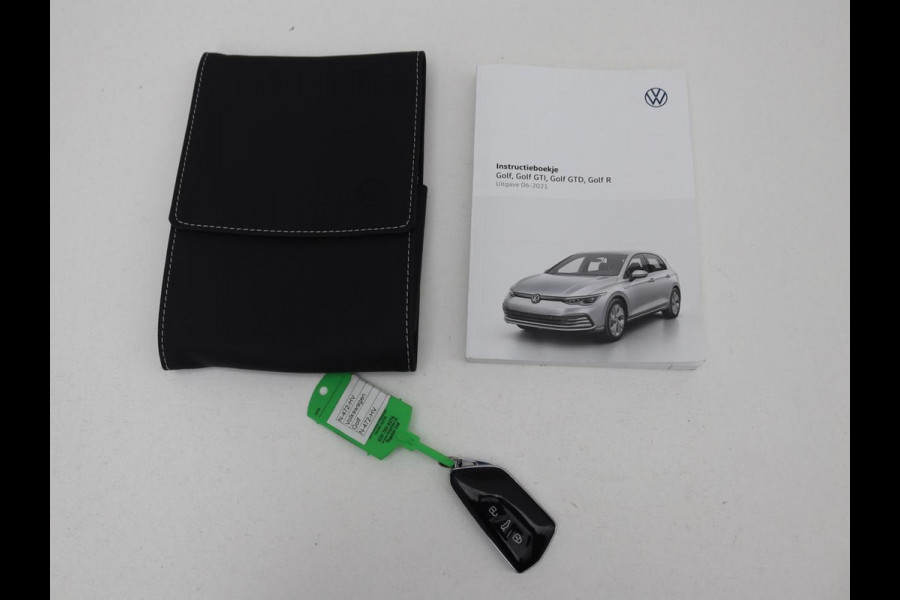 Volkswagen Golf 1.0 TSI Life | Stoel & stuurverwarming | Carplay | Adaptive cruise | Navigatie | Sfeerverlichting | Full LED | Parkeerhulp | Getint glas