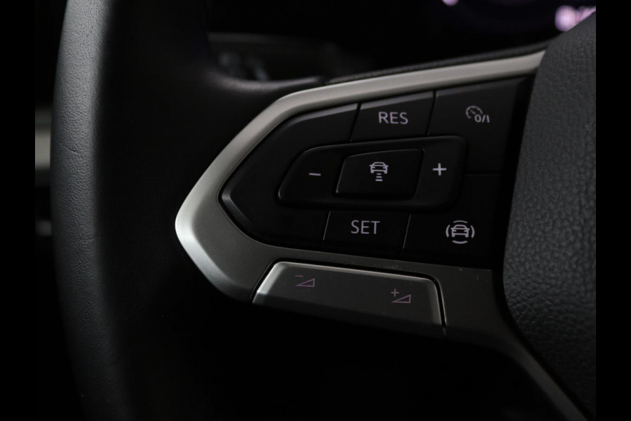 Volkswagen Golf 1.0 TSI Life | Stoel & stuurverwarming | Carplay | Adaptive cruise | Navigatie | Sfeerverlichting | Full LED | Parkeerhulp | Getint glas