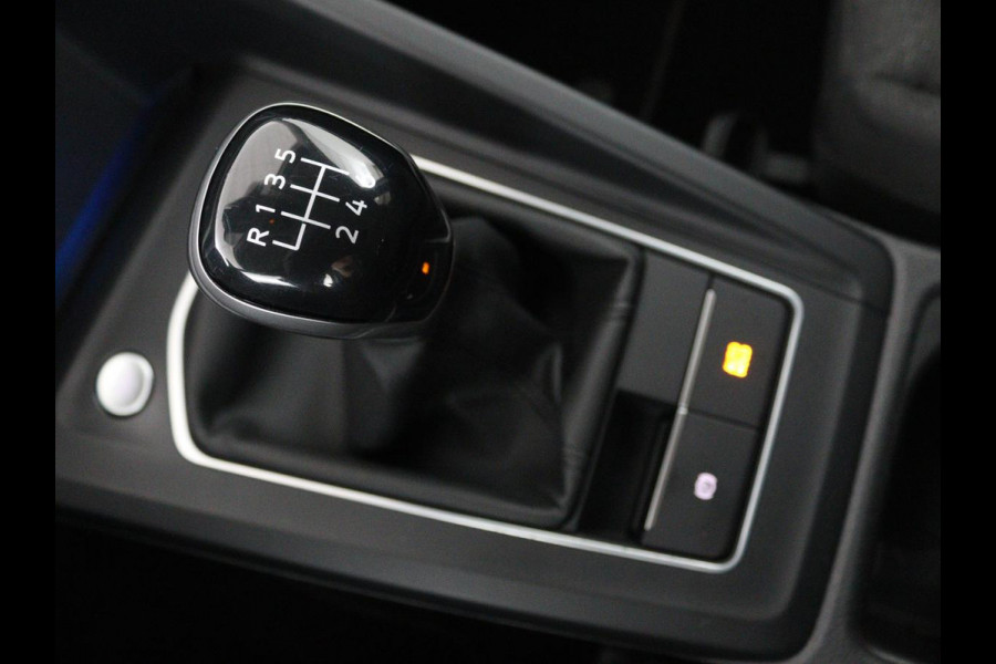 Volkswagen Golf 1.0 TSI Life | Stoel & stuurverwarming | Carplay | Adaptive cruise | Navigatie | Sfeerverlichting | Full LED | Parkeerhulp | Getint glas
