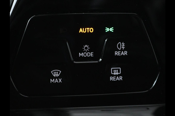 Volkswagen Golf 1.0 TSI Life | Stoel & stuurverwarming | Carplay | Adaptive cruise | Navigatie | Sfeerverlichting | Full LED | Parkeerhulp | Getint glas