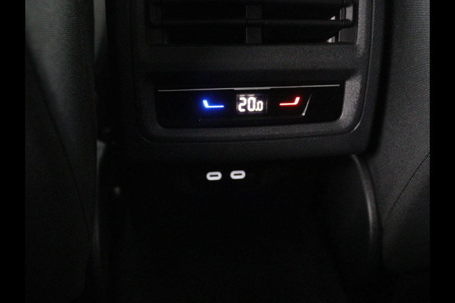 Volkswagen Golf 1.0 TSI Life | Stoel & stuurverwarming | Carplay | Adaptive cruise | Navigatie | Sfeerverlichting | Full LED | Parkeerhulp | Getint glas