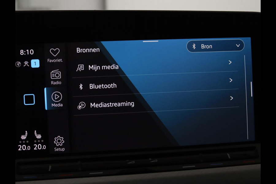 Volkswagen Golf 1.0 TSI Life | Stoel & stuurverwarming | Carplay | Adaptive cruise | Navigatie | Sfeerverlichting | Full LED | Parkeerhulp | Getint glas