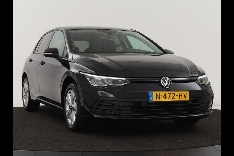 Volkswagen Golf 1.0 TSI Life | Stoel & stuurverwarming | Carplay | Adaptive cruise | Navigatie | Sfeerverlichting | Full LED | Parkeerhulp | Getint glas