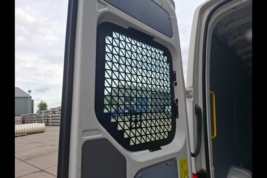Volkswagen Crafter 35 2.0 TDI L3H3 EL Trendline AIRCO / CRUISE CONTROLE / NAVI / 3 ZITS / APPLE CARPLAY