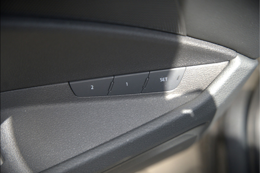 Audi e-tron 50 quattro S edition 71 kWh | S Line | Black Edition | Panoramadak | Memory Seats | Camera | Luchtvering | Adaptive Cruise Control | Keyless | Matrix LED | Leder | Stoelverwarming | NAP | BTW